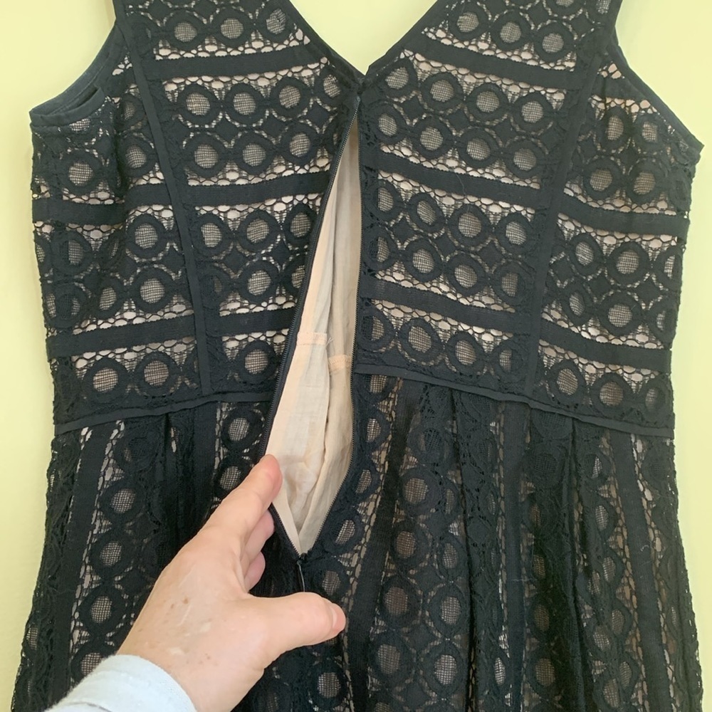 Loft | Black Tan Lace Embroideree V-Neck Sleeveless Fit & Flare Pleated Dress 2P - Picture 16 of 17